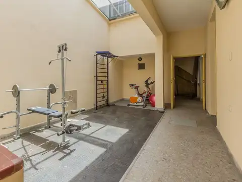 Casa 6 ambientes con 2 baños