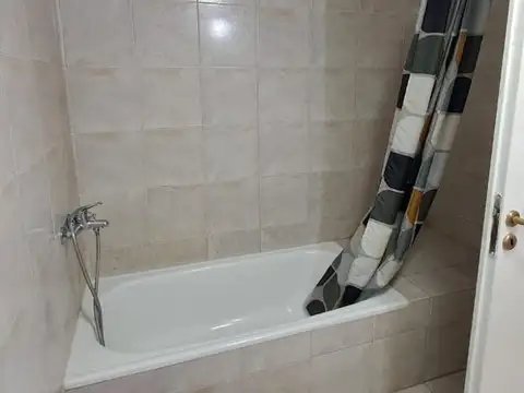 Alquiler monoambiente con cochera , laundry en MONTE CASTRO