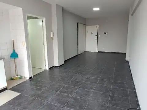 Departamento en Alquiler en Monte Castro, $ 470.000