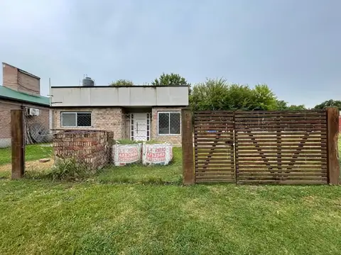 CASA EN VENTA 2 DORMITORIOS CON PILETA IBARLUCEA