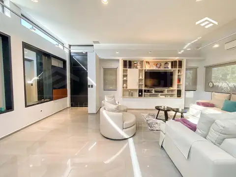 Casa en Venta en Los Naranjos, USD 380.000