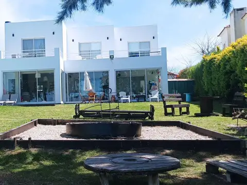Casa 5  ambientes, en alquiler temporario, barrio San Isidro Labrador