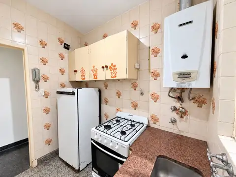 Av Colon 2300, Piso 1