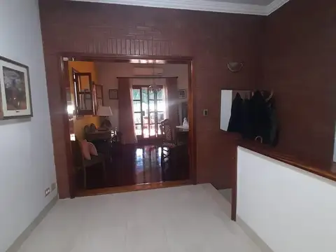 3 ambientes 1Piso Único con entrada independiente