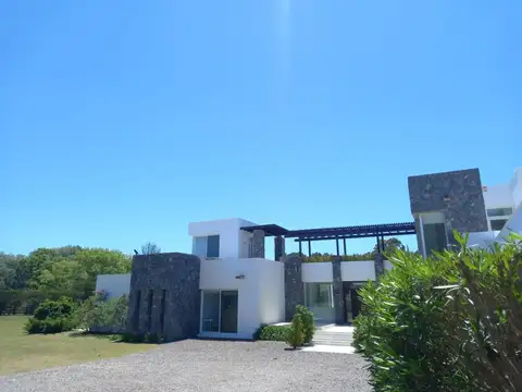 VENTA CASA 693 M2 1RA CALIDAD 5 DORM MANGRULLOS MANANTIALES