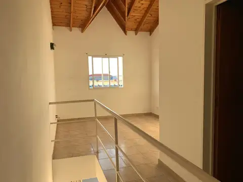 Depto Tipo Casa en Alquiler en Barrio Parque San Martín, $ 700.000