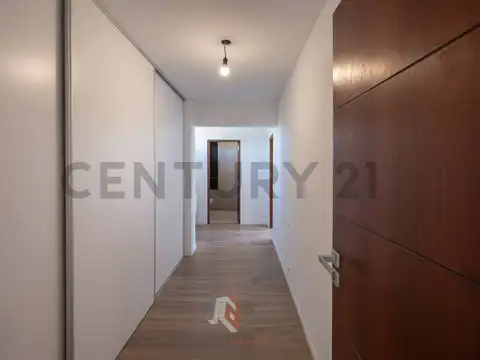 Casa 8 ambientes con 3 baños
