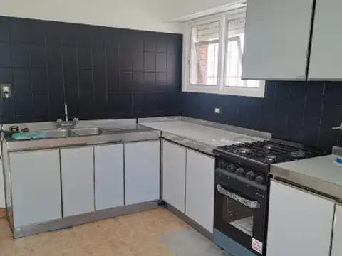 Casa en Alquiler con 2 cocheras