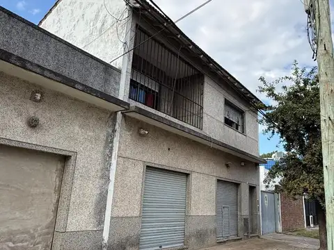DEPARTAMENTO + 2 LOCALES + QUINCHO Y FONDO
