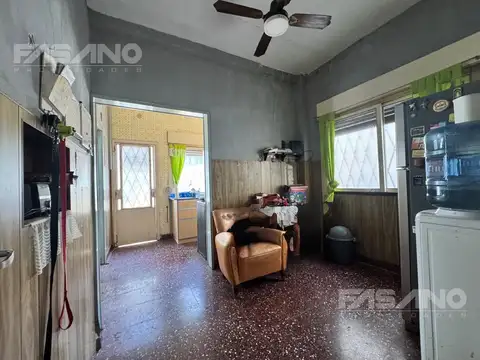 Casa con fabrica y/o galpon fondo