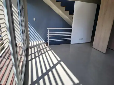 Triplex 3 Amb con Balcón y Cochera Privada en Olivos