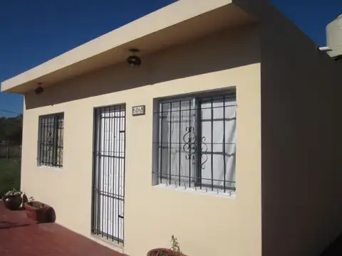 ALQUILER - CASA - LA LONJA  - PILAR - Cerca de Hospital  AUSTRAL - 2 DORMITORIOS. 375 m2 de terreno.