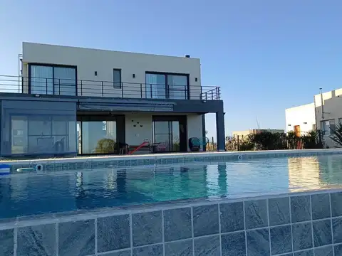 Casa en Alquiler de 3 dormitorios