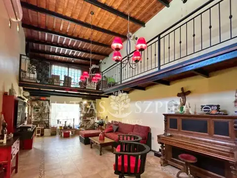 Casa en Venta con 2 cocheras