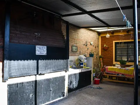 Casa en Venta con 2 cocheras
