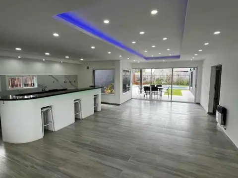 Casa 5 ambientes con 2 baños