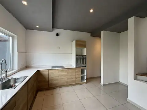 Casa 5 ambientes con 3 baños