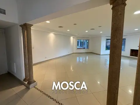 Casa 8 ambientes con 4 baños
