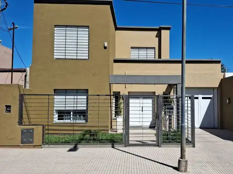 VENTA CASA 4 DORMITORIO CON PILETA VILLA MARIA