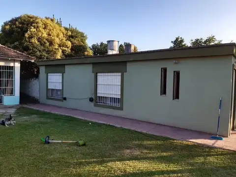 Casa en Venta con 2 cocheras