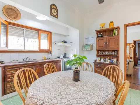 Casa en Venta con 3 cocheras