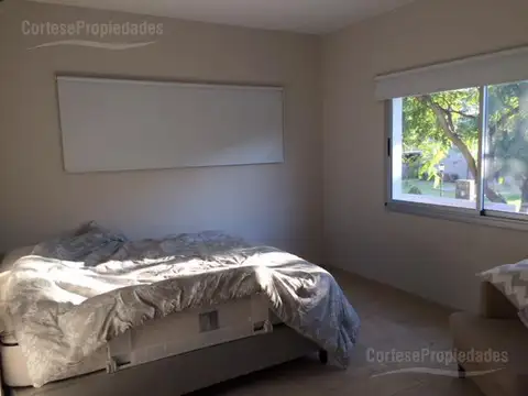 Casa 6 ambientes con 2 baños