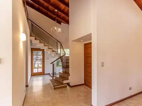 Casa 7 ambientes con 6 baños
