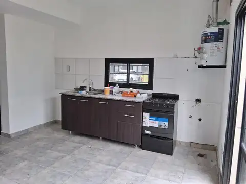 Casa en Alquiler con 2 cocheras