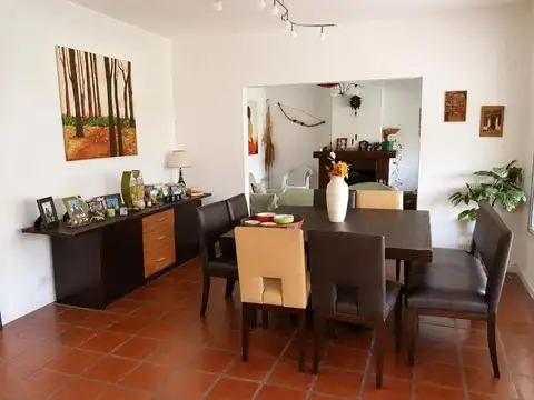 Casa 5 ambientes con 4 baños