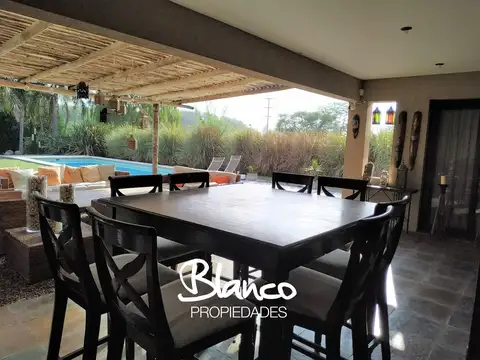 Casa en Alquiler con 4 cocheras