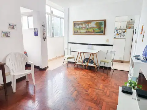 Depto 2 ambientes en venta  Floresta Muy luminoso