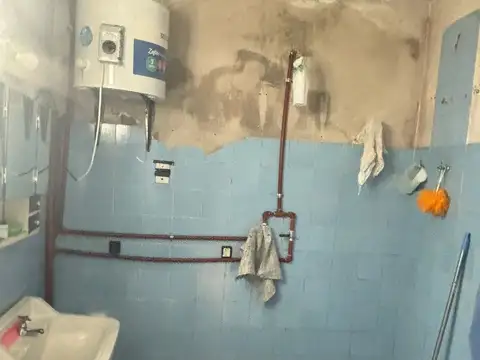 Casa en venta de 3 Ambientes a reciclar o demoler, Ideal Inversor 