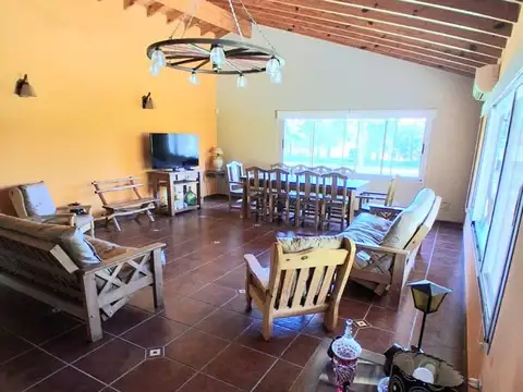 VENTA FINCA 5 AMBIENTES. PISCINA, QUINCHOS. SAN VICENTE