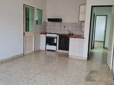 Casa 4 ambientes con 1 baño