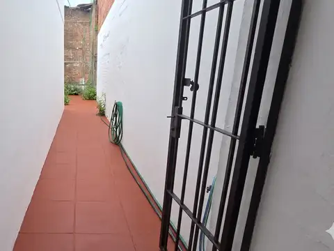 Casa 5 ambientes con 1 baño