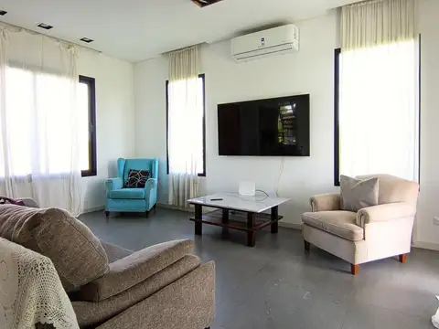 Casa 5 ambientes con 3 baños