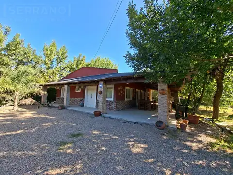 Venta casa 4 ambientes, 3 baños, galería en Parque Sakura, Exaltacion de la Cruz