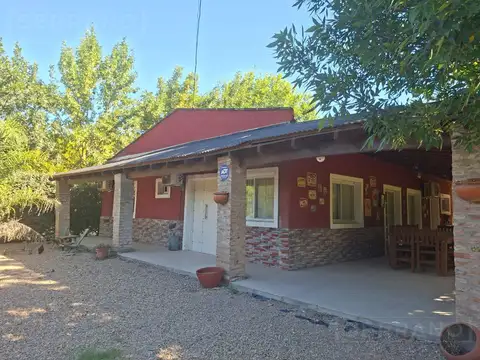 VENTA casa 4 ambientes, 2 baños, galería, calle E. Echeverría al 800, P. Sakura, Exalt. de la Cruz