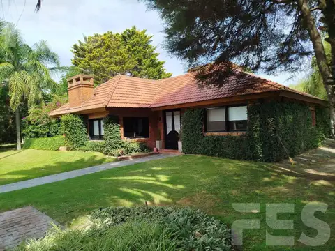 Av Soberania Nacional al 500, Country Club El Paraiso