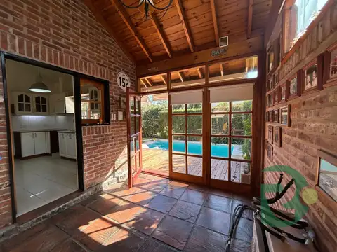 Casa 4 ambientes con 2 baños