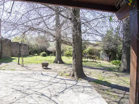 Casa 4 ambientes con 2 baños