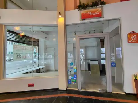 Local - Alquiler - Argentina, Capital Federal - Montes de Oca 1000