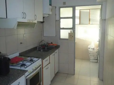 DEPARTAMENTO DE 2 1/2 AMBIENTES A METROS DE PLAZA Y AVENIDA BEIRO.