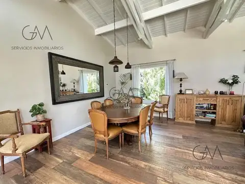 Casa en Alquiler Temporal con 2 cocheras