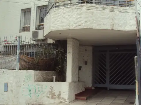 Duplex 3 ambientes con cochera a 3 cuadras de la plaza