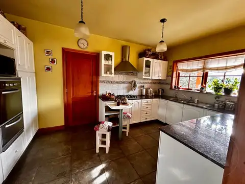 Casa 7 ambientes con 3 baños