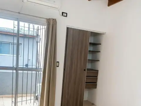 Duplex 2 ambientes con balcon propio.