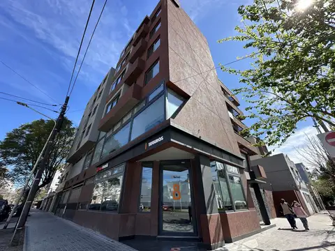 Departamento mono ambientes dividido de categoría en Morón Sur