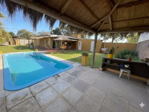 Casa con jardin y pileta APTA CREDITO