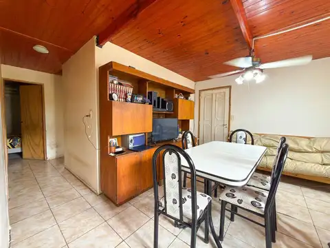 Casa 6 ambientes con 2 baños